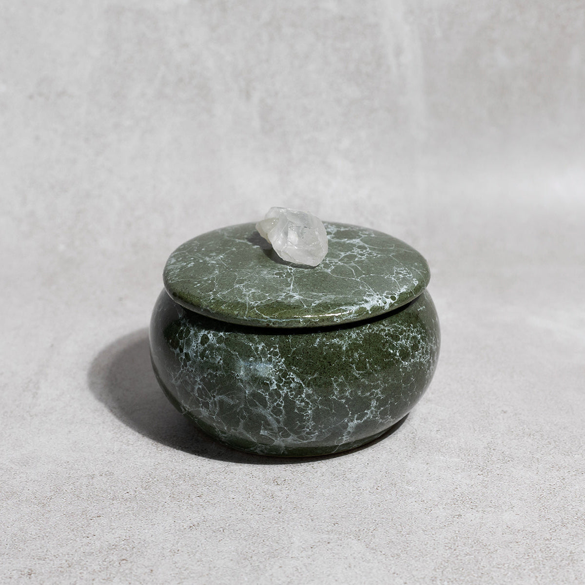 alhajero-decoracion-verde-marmoleado-con-amatista
