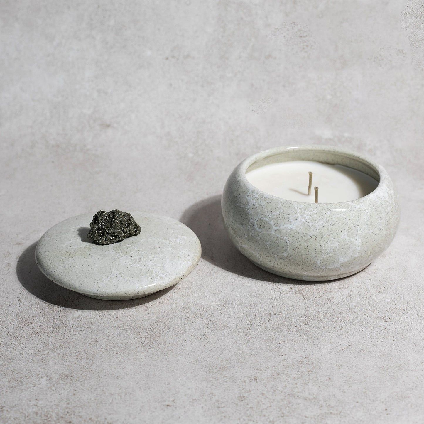 alhajero-amalia-decoracion-blanco-vela-aromatica-con-piedra