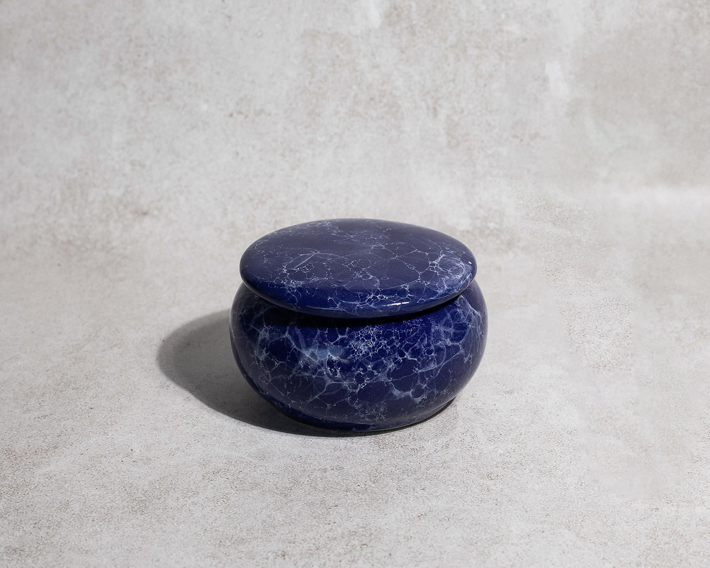 vela-aromatica-azul-marmoleada-decoracion-base