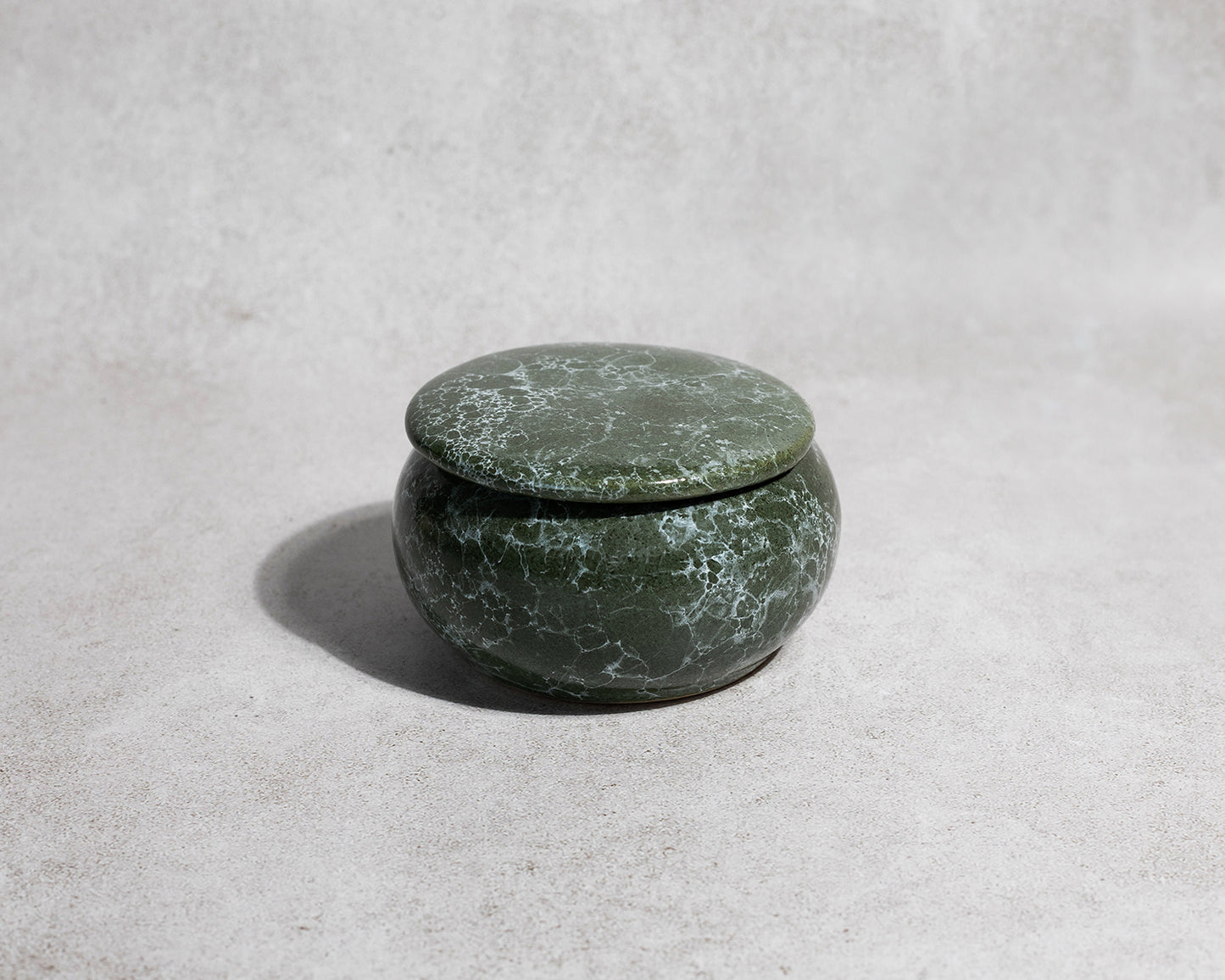 vela-aromatica-verde-artesanal-marmoleado-decoracion