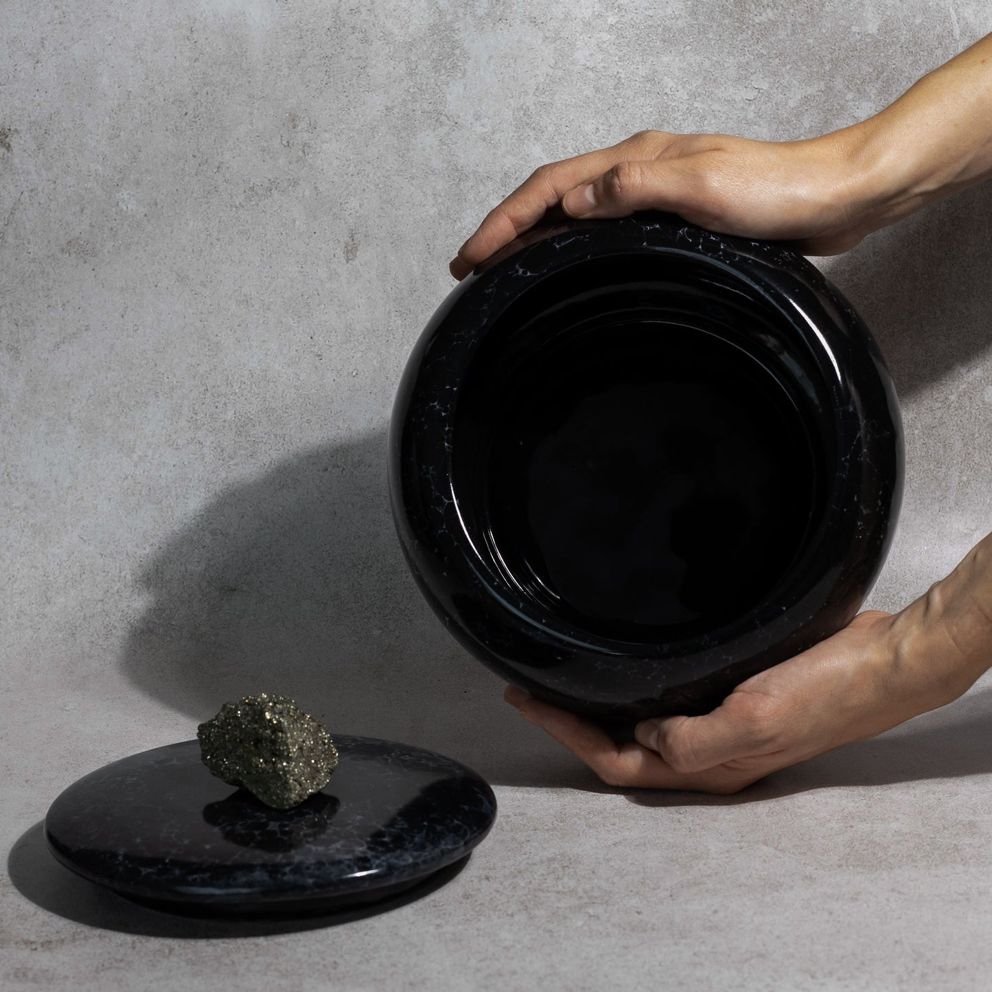 catalara-negro-decoracion-con-piedra-jumbo