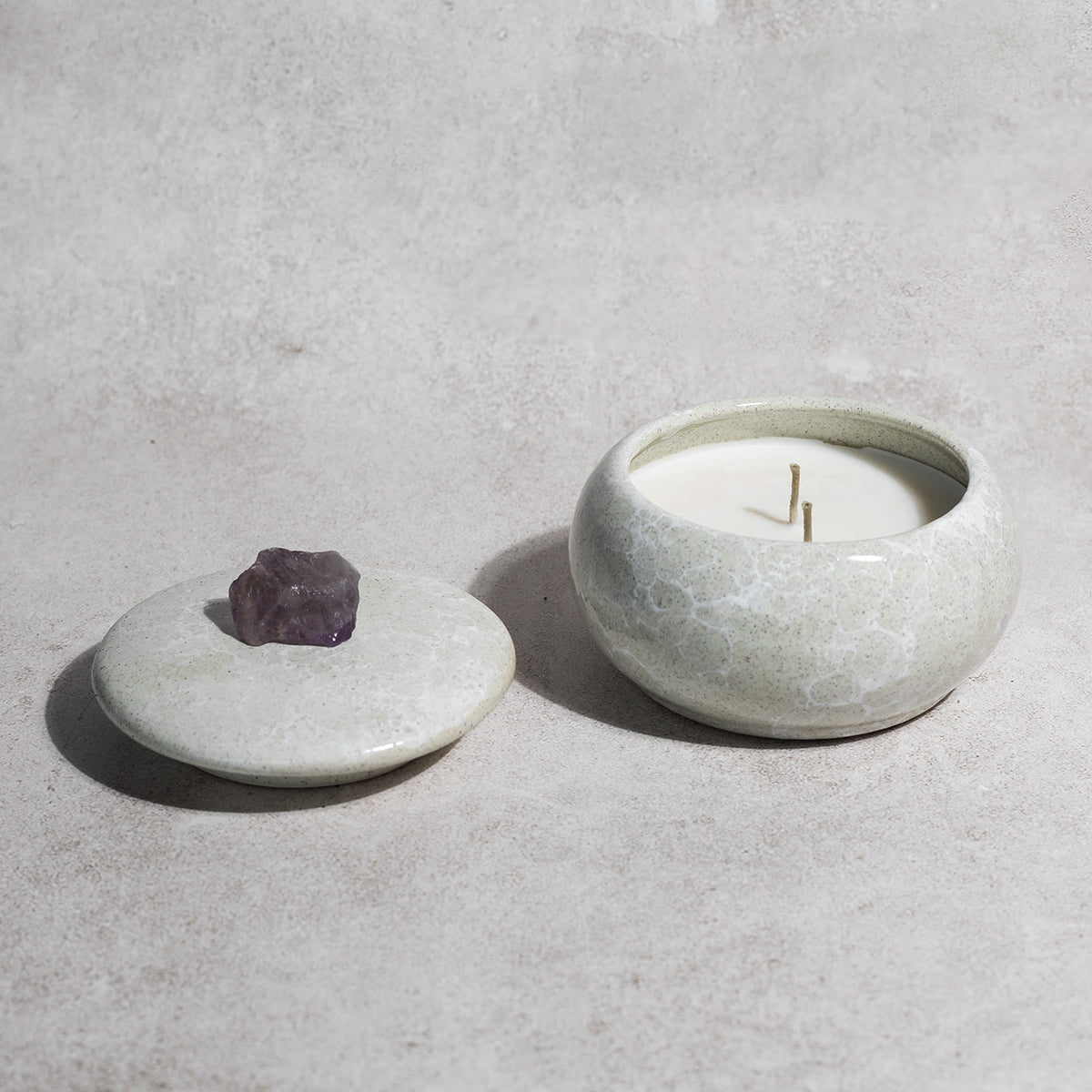 vela-aromatica-blanco-marmoleado-decoracion-amelia-conamatista