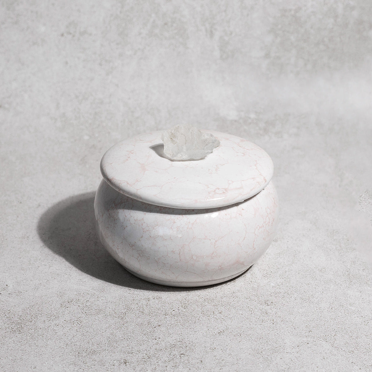 vela-aromatica-blanco-marmoleado-decoracion-con-cuarzo