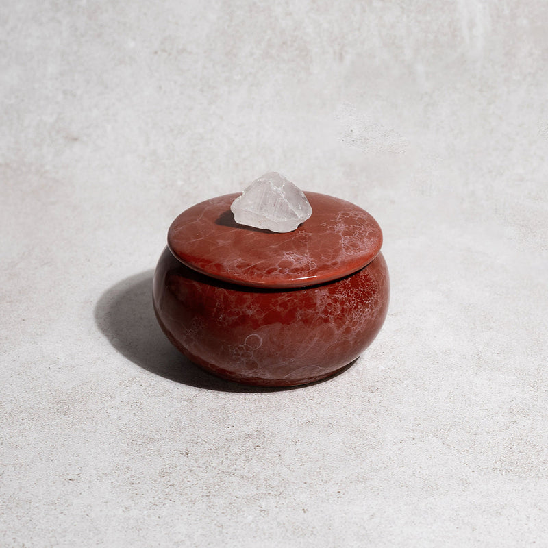 vela-roja-aromatica-con-cuarzo