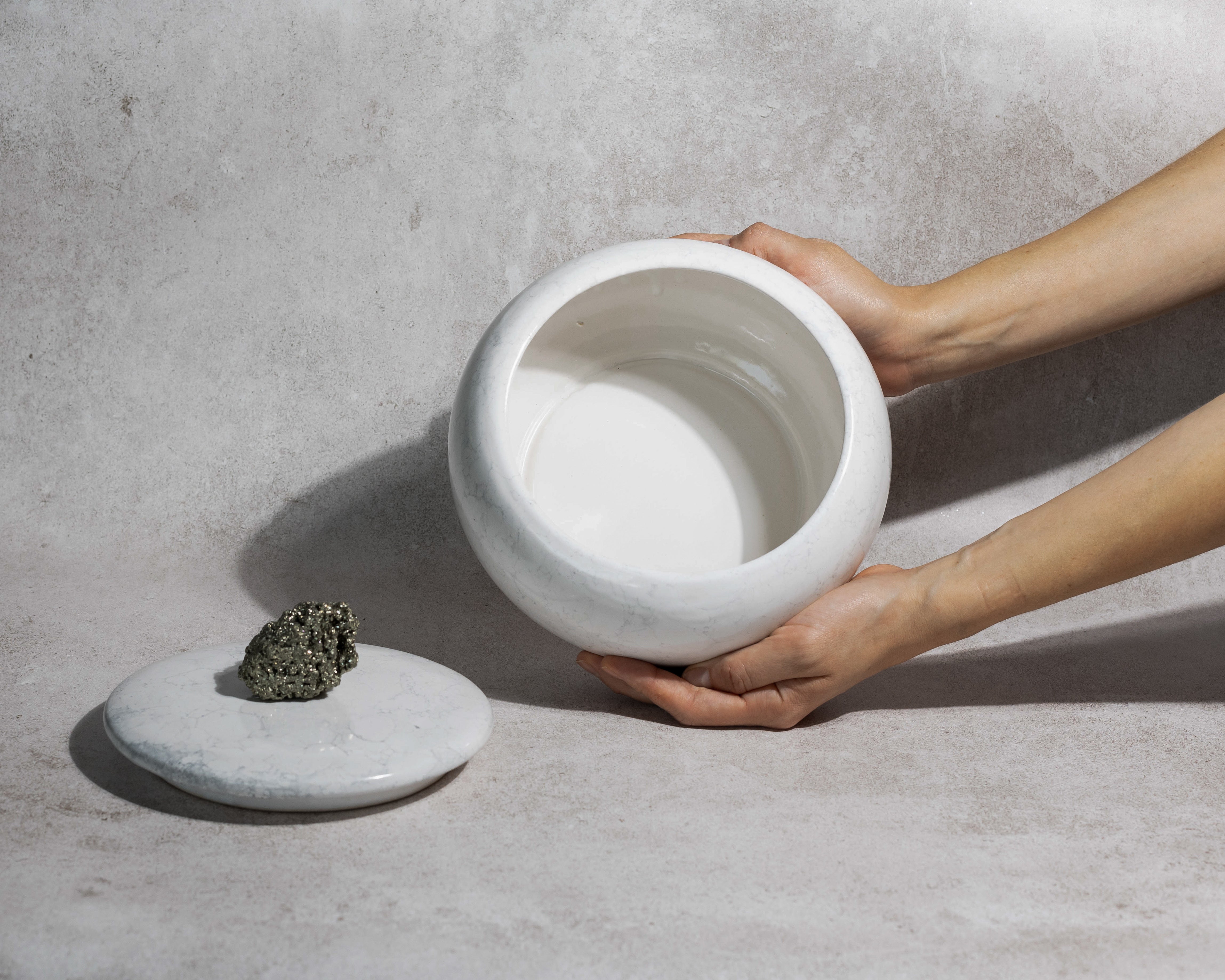 vela-catalara-jumbo-emma-aromatica-decoracion-con-piedra